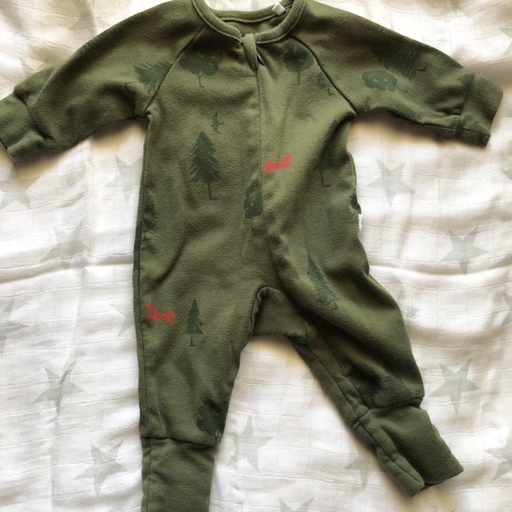 Oliver & Rain woodland zipper romper sz Nb